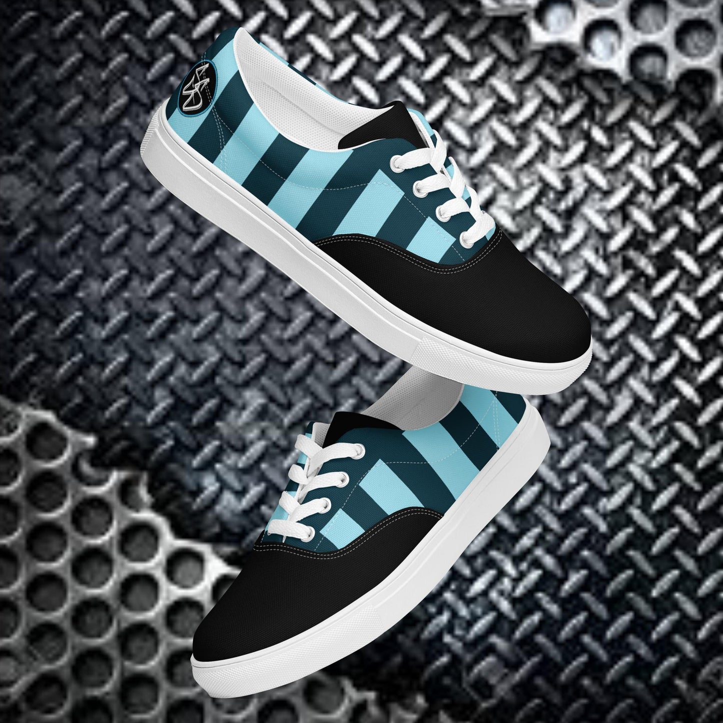 Women’s lace-up canvas shoes